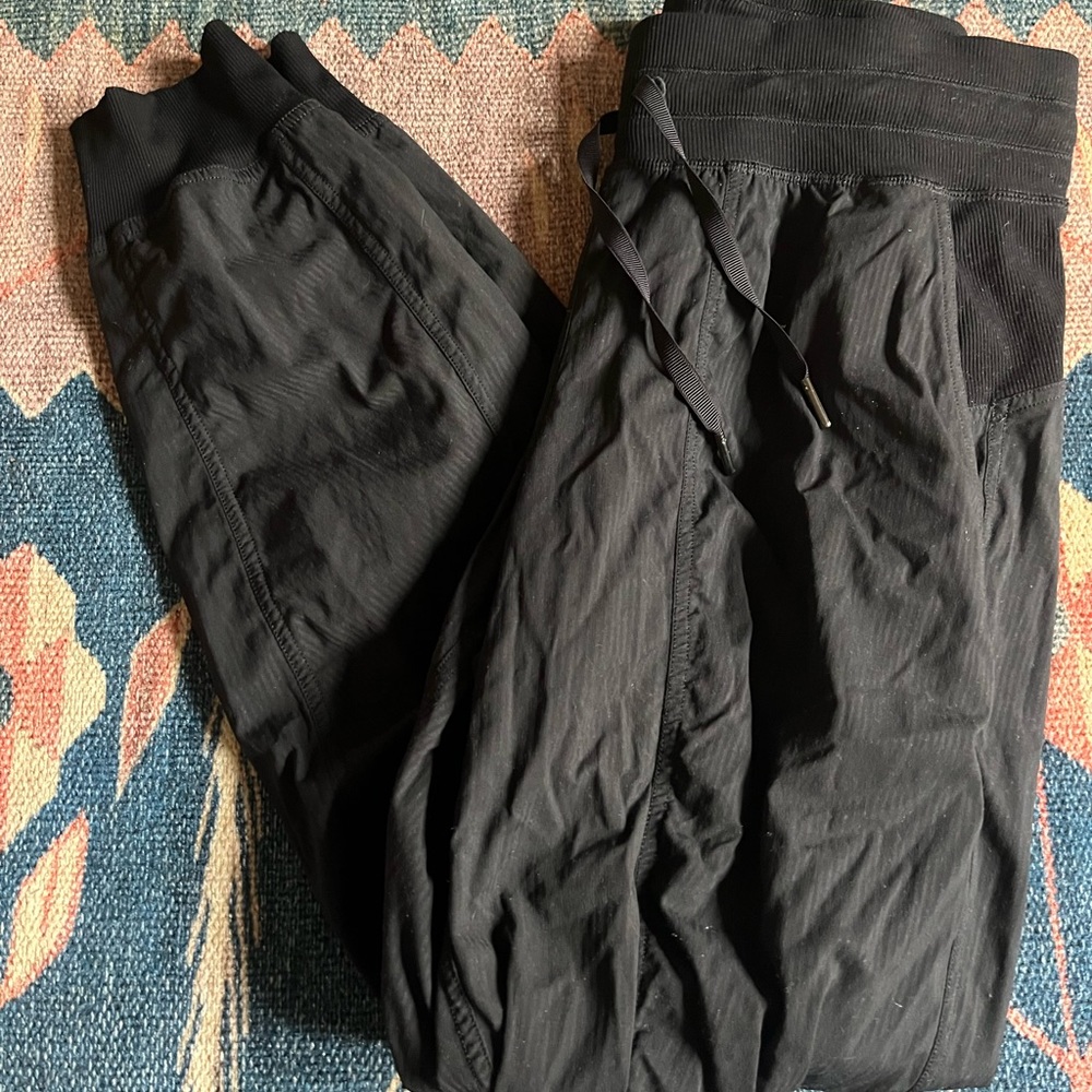 Lululemon joggers size 4